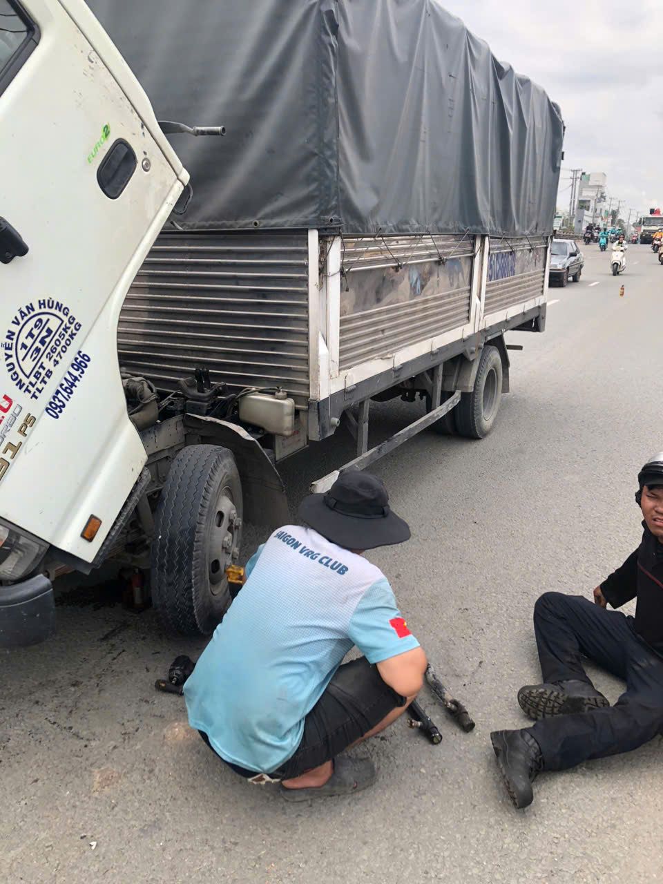 Cứu hộ xe lưu động động tại khu công nghiệp sóng thần 2 Cứu hộ xe lưu động động tại khu công nghiệp sóng thần - Hình ảnh thực tế tại xưởng VNBG