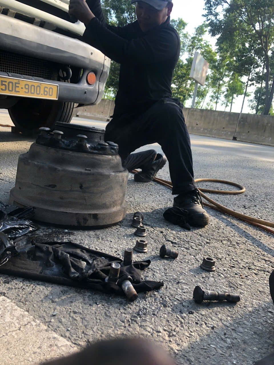 Bơm lốp bằng khí Nito Có thực sự tốt và an toàn hơn bơm hơi thường? 2 Bơm lốp bằng khí Nito Có thực sự tốt và an toàn hơn bơm hơi thường? - Hình ảnh thực tế tại xưởng VNBG