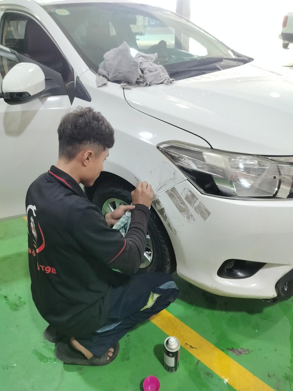 Sơn dặm tút vết xước ô tô mất bao lâu? Giá bao nhiêu tiền? - Hình ảnh thực tế tại xưởng VNBG