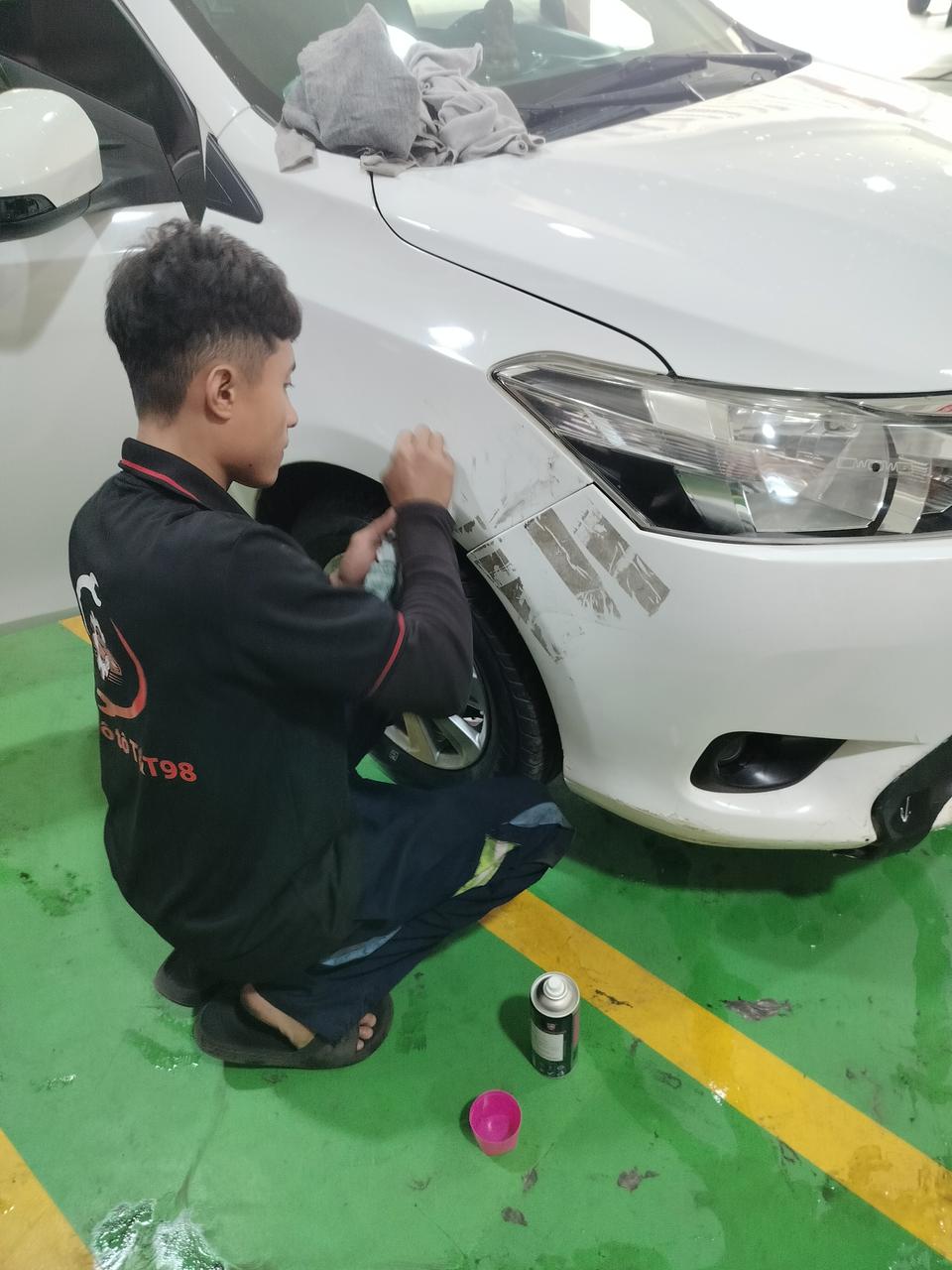 Đánh bóng sơn xe ô tô chuẩn 5 bước, phục hồi độ bóng như mới. 2 Đánh bóng sơn xe ô tô chuẩn 5 bước, phục hồi độ bóng như mới. - Hình ảnh thực tế tại xưởng VNBG